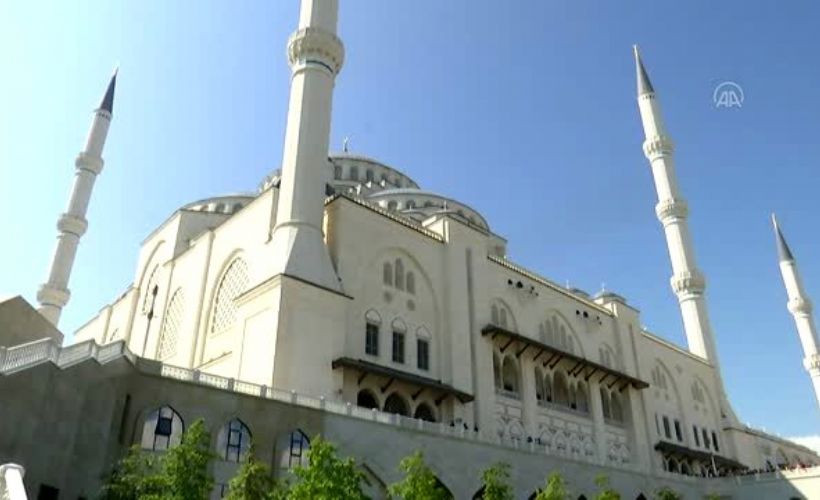 Cumhurbaşkanı Erdoğan, cuma namazını Büyük Çamlıca Camisi'nde kıldı