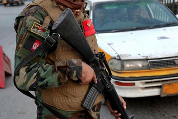 Afganistan'da devriye atan polise Taliban saldırdı: 2 ölü