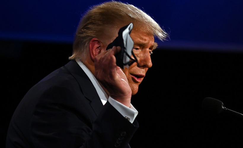 Trump, kendisini destekleyenleri makam aracından selamladı