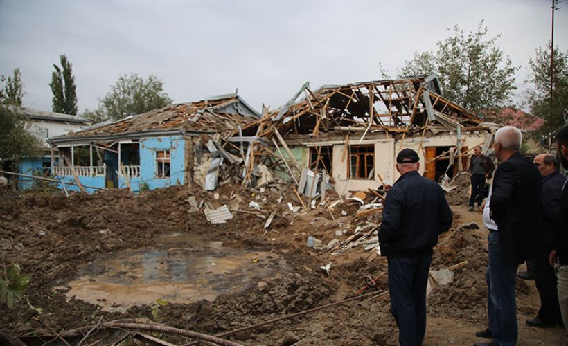 Ermenistan'ın füze saldırısında isabet alan evinin enkazından ailesini elleriyle kazıyarak kurtardı