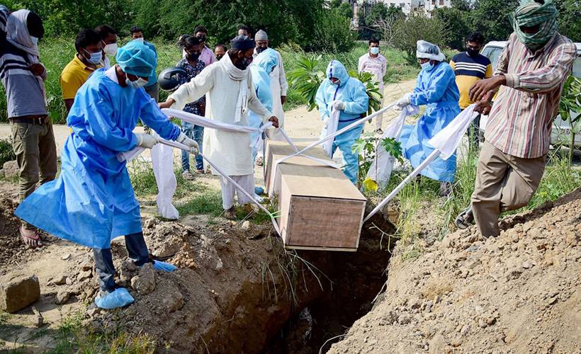 Hindistan'da son 24 saatte koronadan 903 kişi öldü