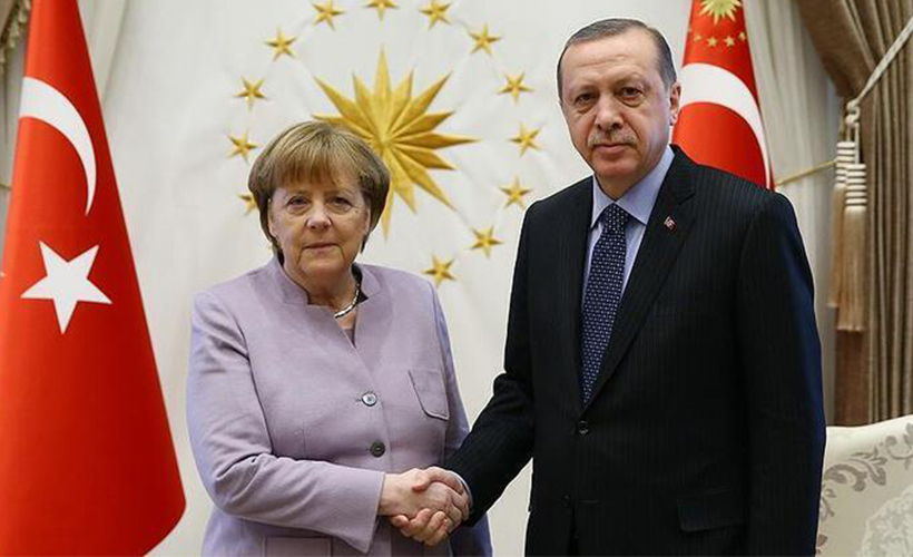 Erdoğan, Merkel ile görüştü