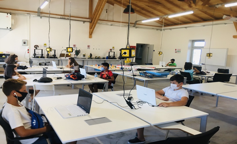 'Yaratıcı Teknolojiler Atölyesi' geleceğe yön çiziyor