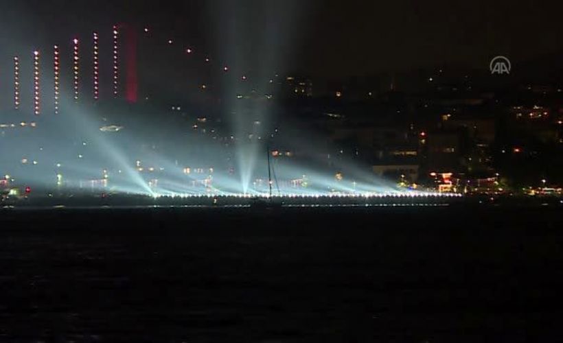 İstanbul'un düşman işgalinden kurtuluşunun 97. yıl dönümü, ışık gösterisiyle kutlandı