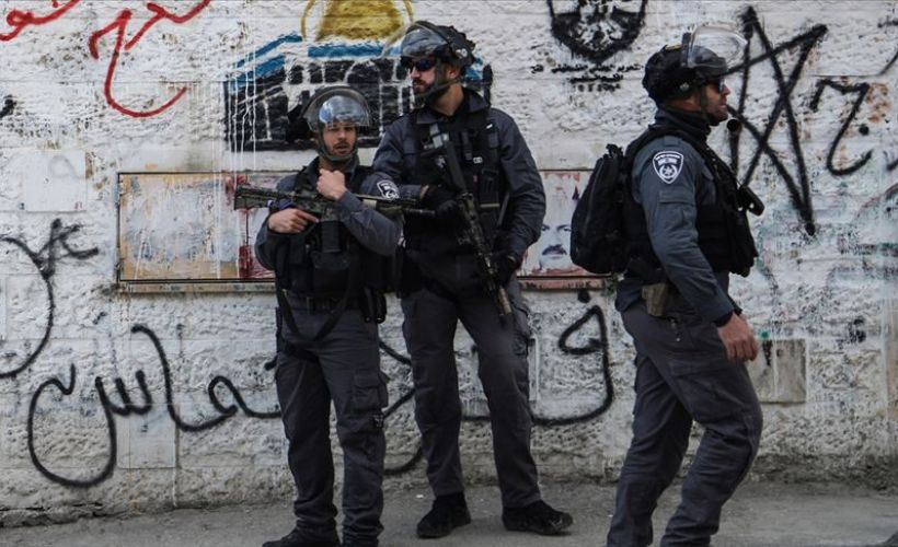 İsrail güçlerinden Batı Şeria'daki Filistinli polislere gözaltı