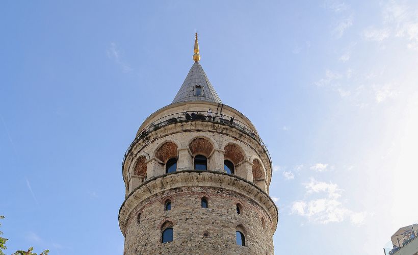 Galata Kulesi yeniden ziyaretçilerini ağırlamaya başladı