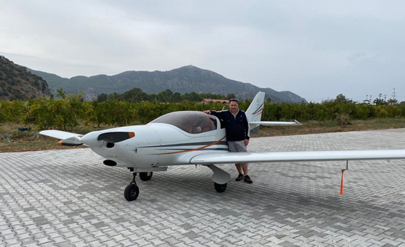 Ünlü turizmci Sıtkı Gökmen Mıhcıoğlu, zeytinlerini sulamaya uçağıyla gidiyor