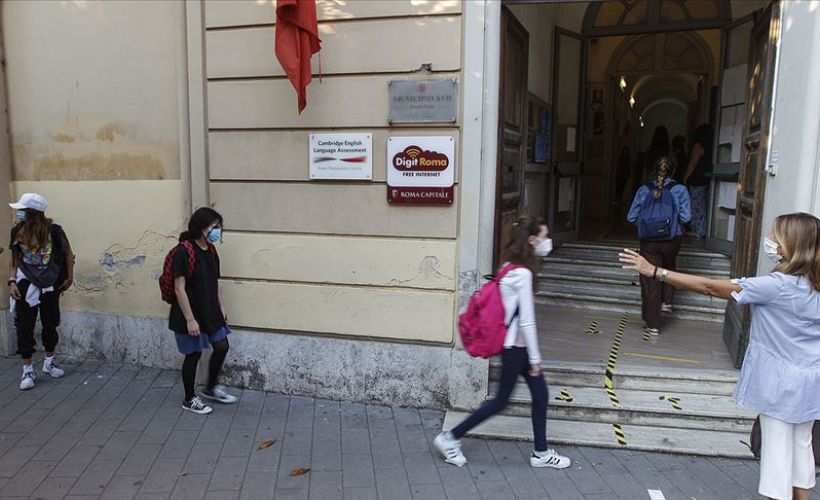 İtalya'da Kovid-19 vakaları artmaya devam ediyor