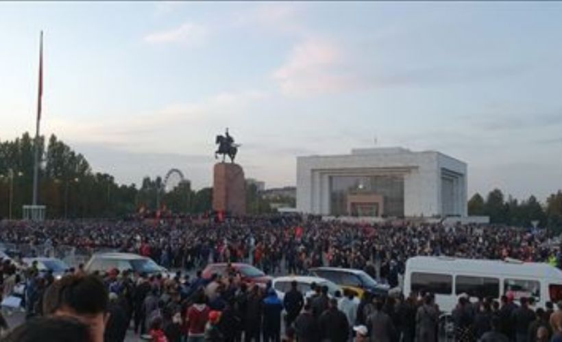 Kırgızistan'da gösteriler sürüyor