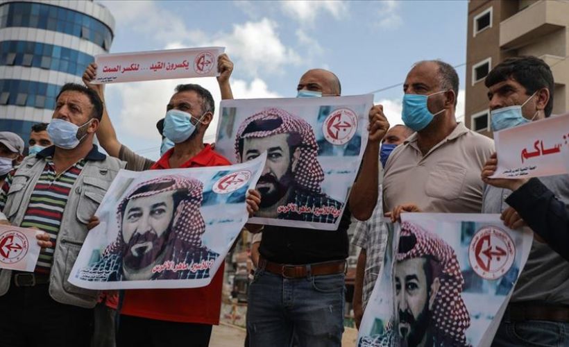 Gazzelilerden açlık grevi yapan Filistinli tutukluya destek gösterisi