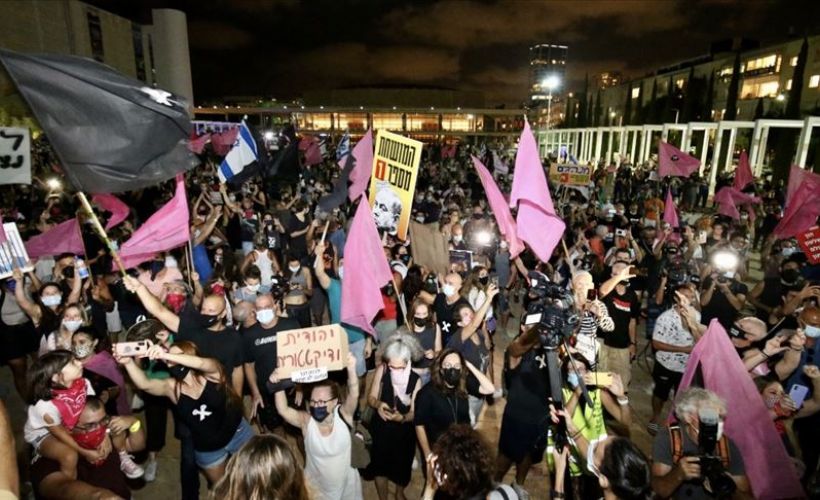 Tel Aviv’deki Netanyahu karşıtı gösterilere binlerce kişi katıldı