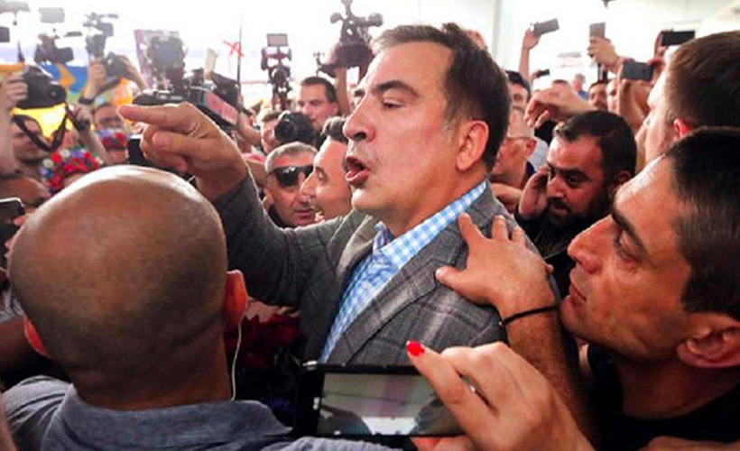 Saakaşvili'ye, Yunanistan'da yumruklu saldırı