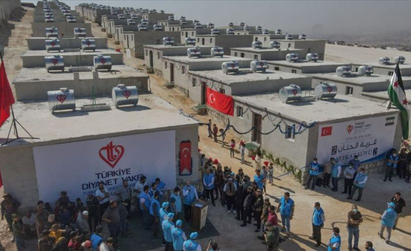 Hayırseverlerin desteğiyle İdlib'de yapılan 600 konut ailelere teslim edildi