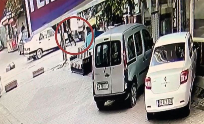 Esenyurt'ta, bir çocuğun yaralandığı trafik kazası güvenlik kamerasına yansıdı