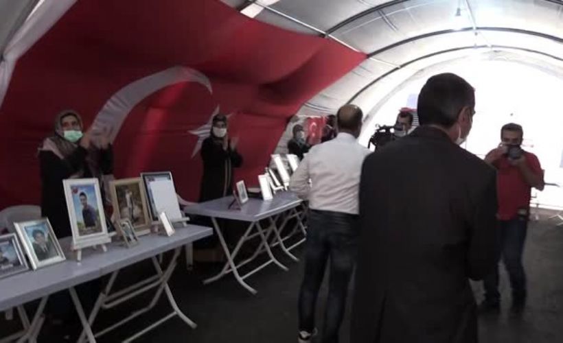 Evladına kavuşan aile sevincini Diyarbakır anneleri ile paylaştı