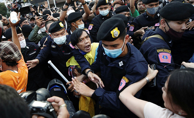 Tayland polisi, hükümet karşıtı göstercileri dağıttı