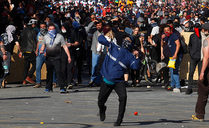 Şili'de sokaklarda tansiyon yükseliyor