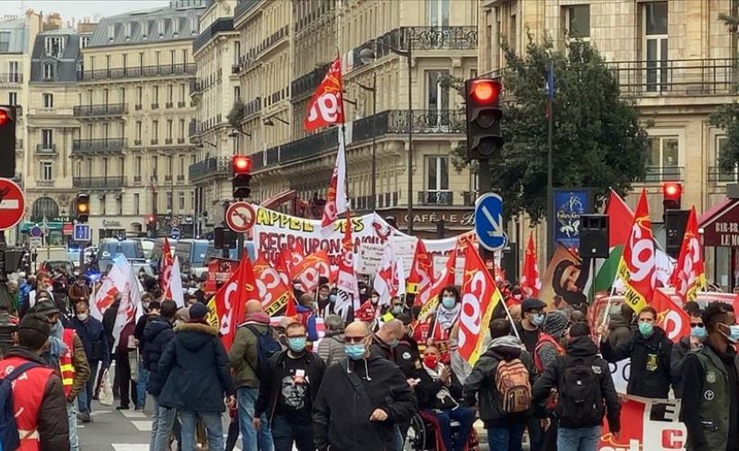 Fransa'da işçi sendikaları ve göçmenler Macron hükümetini protesto etti