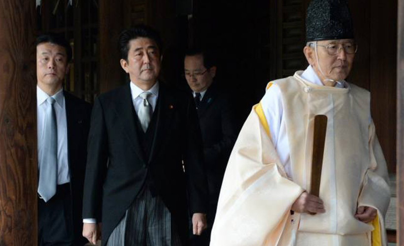 Abe'den tartışmalı Yasukuni tapınağına ziyaret