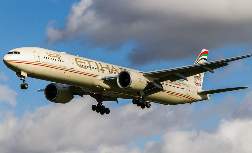 BAE'den İsrail'e ilk ticari uçuş