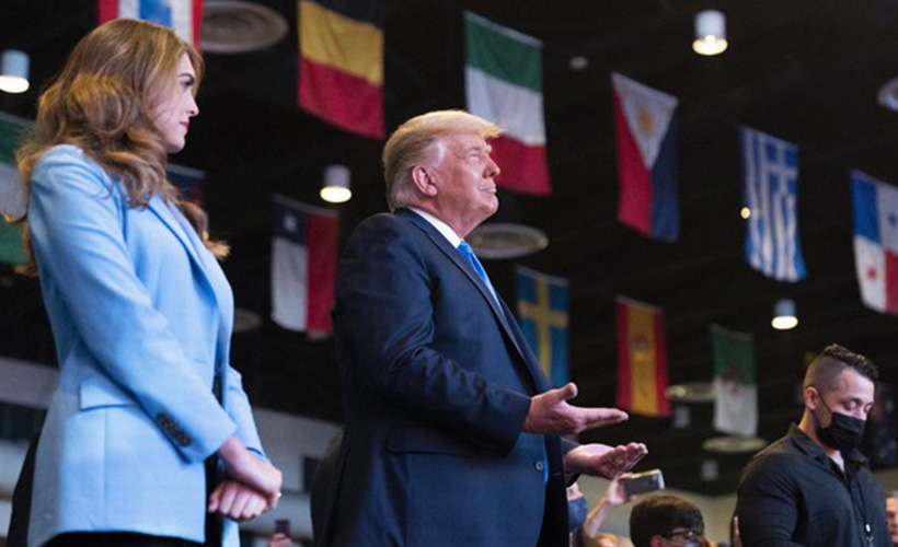 Trump seçimleri kazanması için Evanjelik kilisede kutsandı