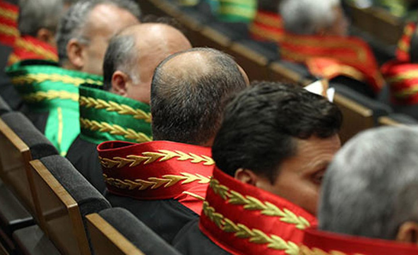 Meslekten ihraç edilen iki hakim gözaltına alındı