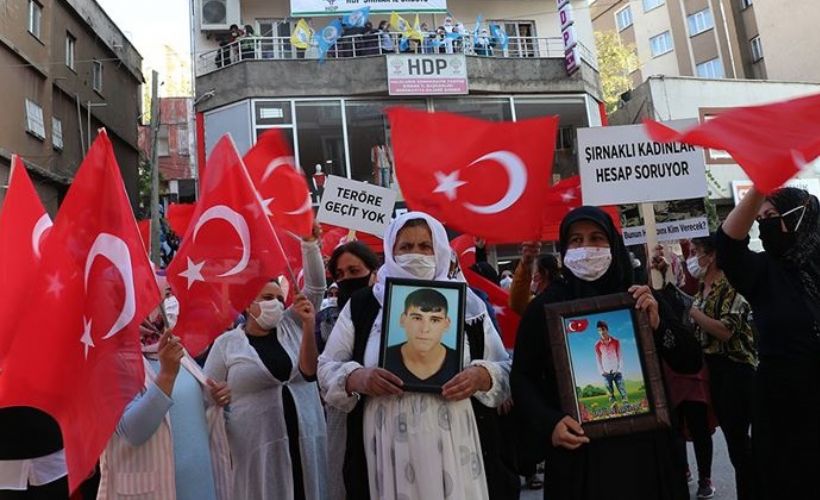 Şırnak'ta terör mağduru aileler HDP İl Başkanlığı binası önünde eylem yaptı