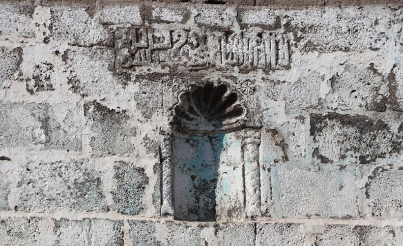 Gecekonduların kapattığı tarihi eserler... 'La ilahe illallah...'