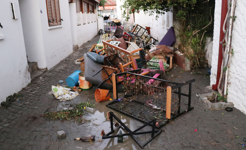 Seferihisar’da depremin bıraktığı izler