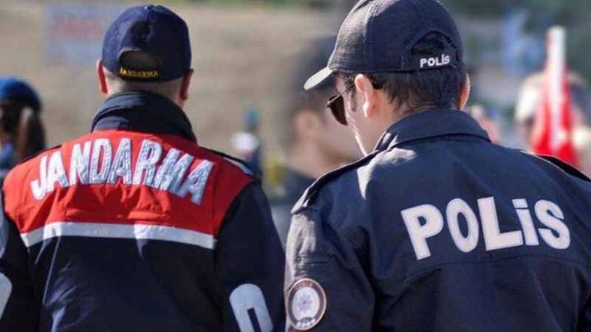 Alanya'da 3 kişiye kumar oynamak ve Kovid-19 tedbirlerine uymamaktan ceza kesildi