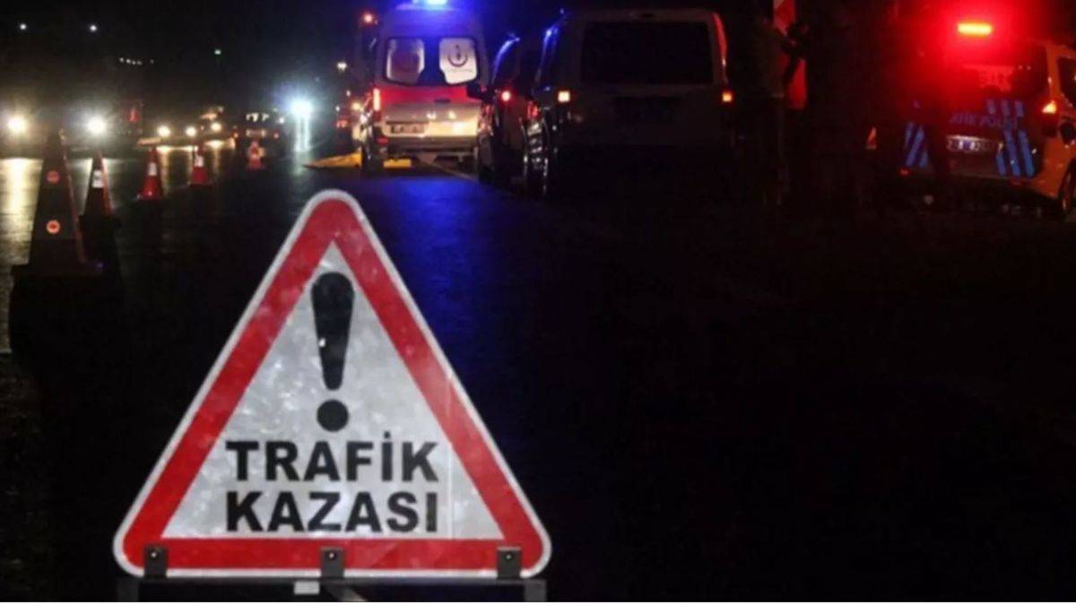 Bayburt'ta 3 otomobilin karıştığı zincirleme trafik kazasında 7 kişi yaralandı