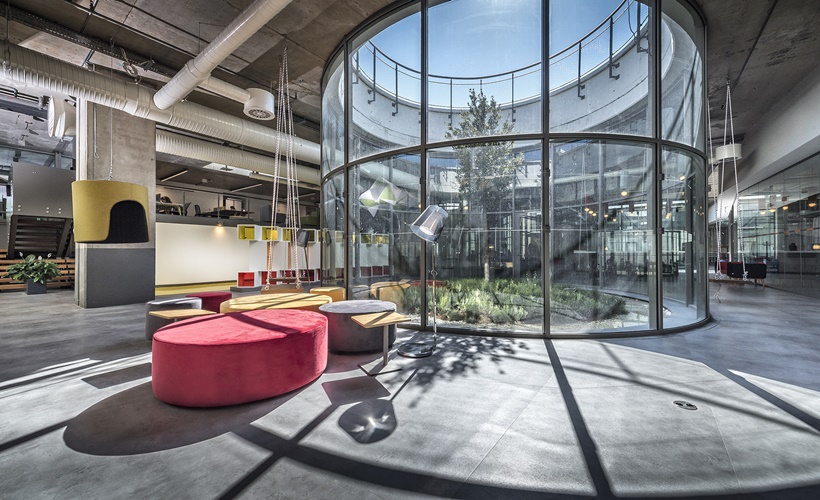 Özyeğin'den girişimci adımlara devam