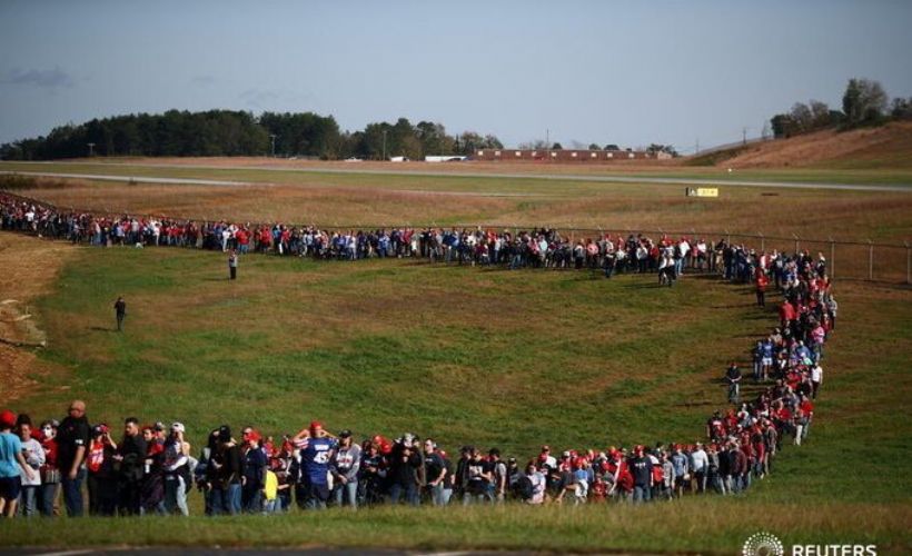 ABD Başkanlık seçimi gününde objektiflere yansıyan ilginç kareler...