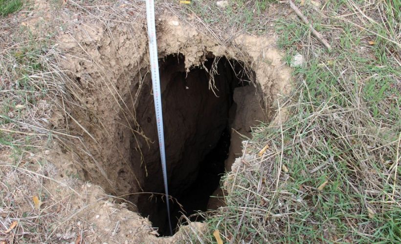 Afyonkarahisar'da metrelerce derinlikte fay ve obruk