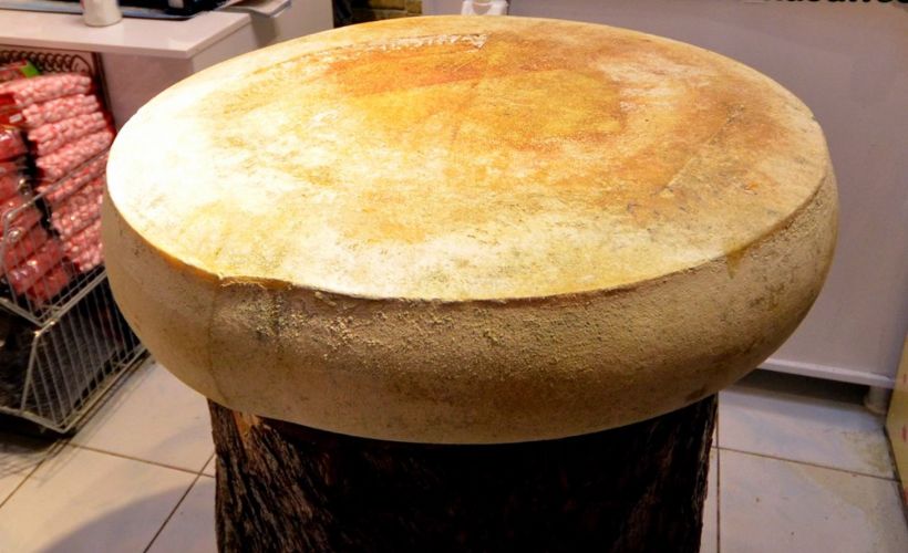 Sezonun ilk gravyer peyniri tezgahlarda yerini aldı