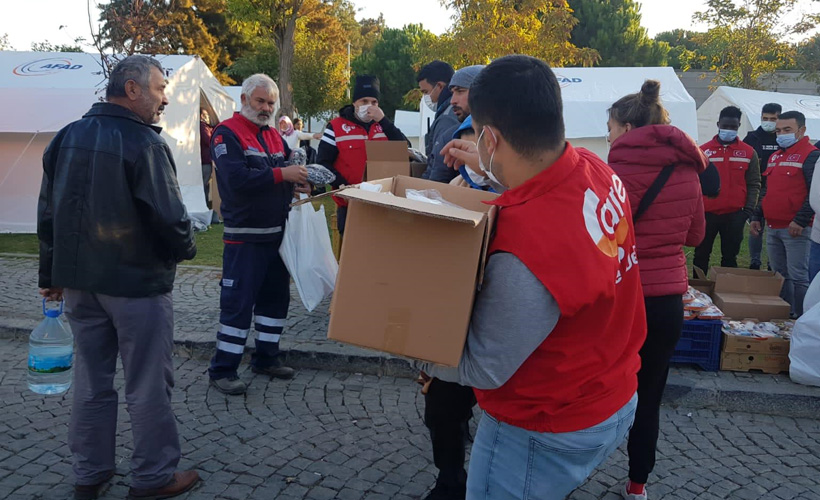 Çare Derneği depremzedelere ''çare'' oldu