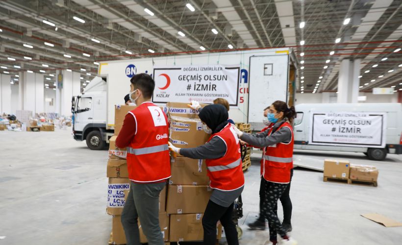 Kızılay Süzer İşbirliği ile Depremzede Çocuklara Giyecek ve Uyku Tulumu Desteği