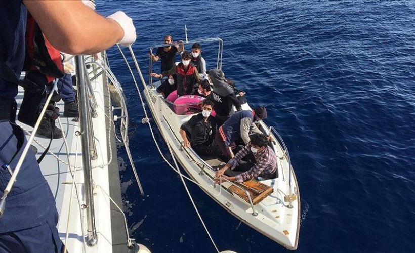 Mersin açıklarında 13 düzensiz göçmen yakalandı