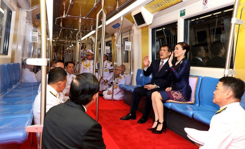 Tayland kralından yeni gösteri