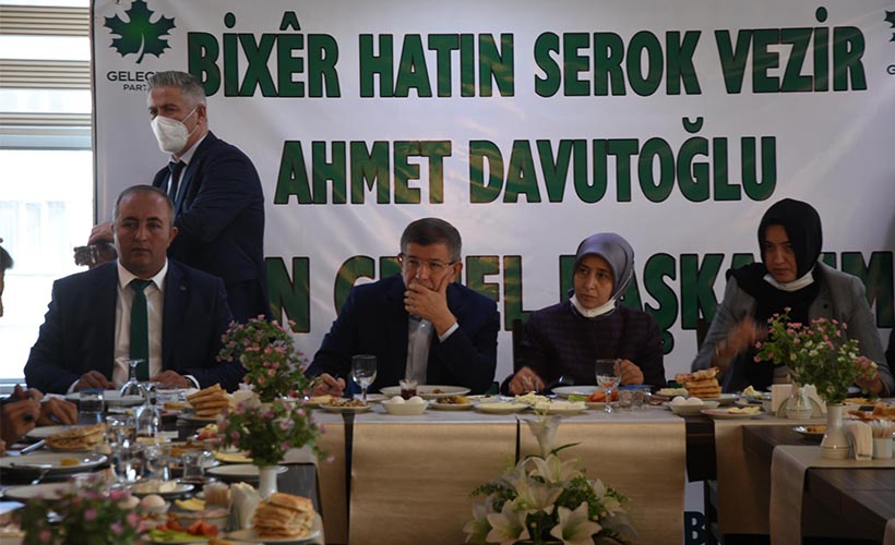 Davutoğlu, Bitlis’ten Muş'a geçti