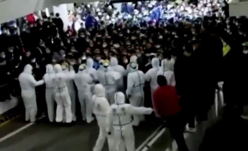 Çin'de binlerce kişi karantinadan kaçmaya çalıştı!