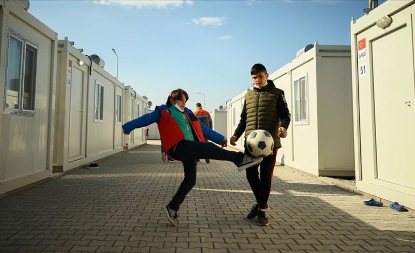 İzmirli depremzedeler konteyner kentte yeni yaşamlarına başladı