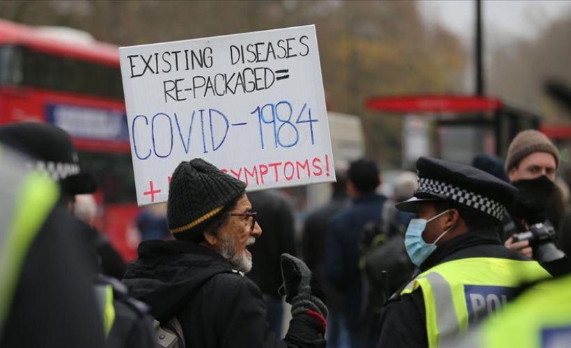 İngiltere'de polis, Kovid-19 önlemleri karşıtı gösteriye müdahale etti