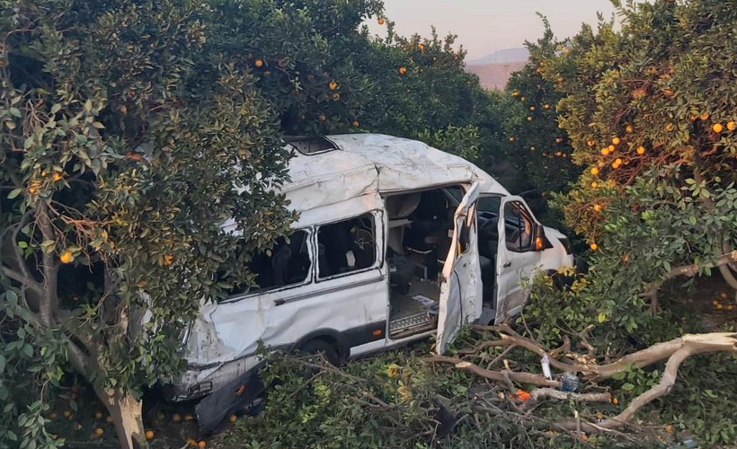 Hatay'da minibüs devrildi: 9 yaralı