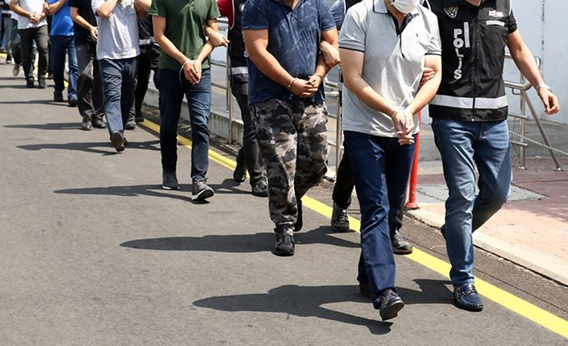 FETÖ'nün hücre evlerine operasyon: 66 zanlı yakalandı