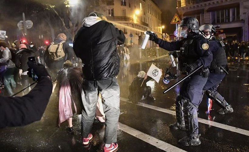 Paris'te 'Macron'a direniş sürüyor