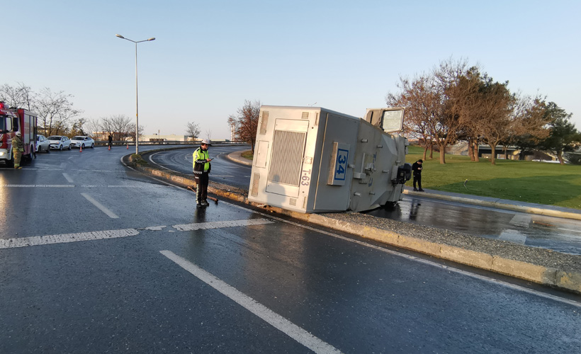 İstanbul'da TOMA devrildi