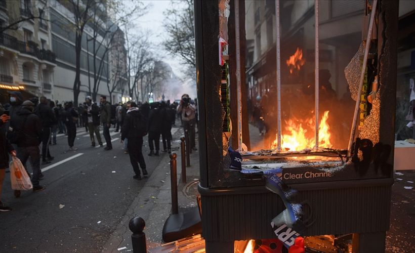 Fransa'da güvenlik yasa tasarısına karşı yapılan eylemlerin sürdürülmesi çağrısı
