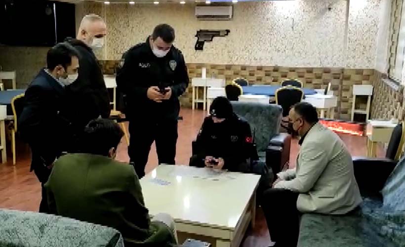 'Cenazemiz vardı' dediler kahvehanede oyun oynarken yakalandılar