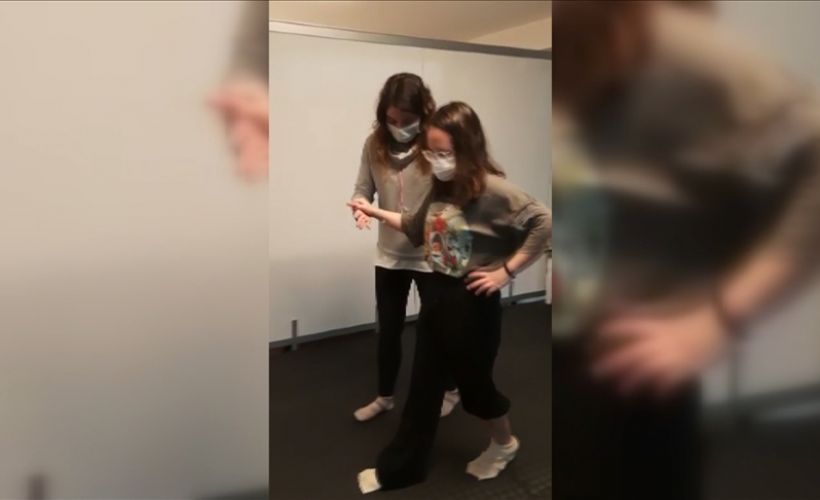 İzmir depreminde 17 saat sonra enkazdan çıkarılan İnci Okan'dan ilk adım